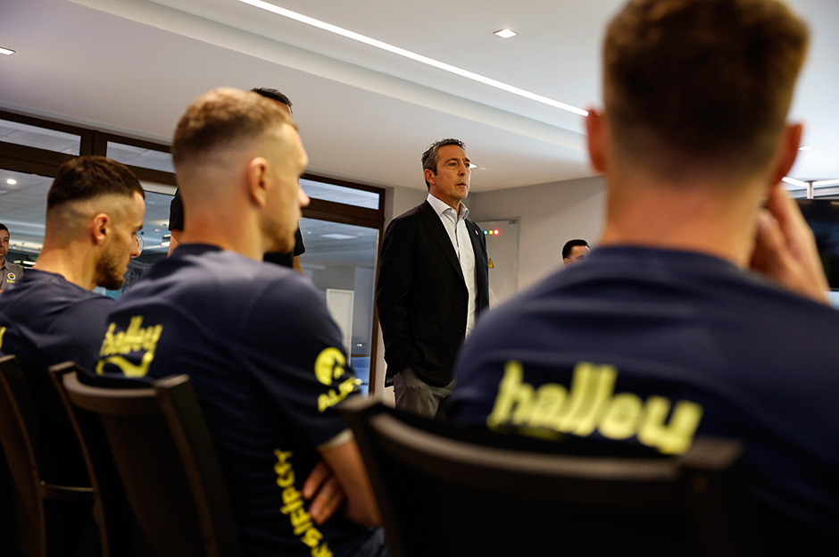 Fenerbahçe'den Dzeko ve Tadic'e teşekkür plaketi  - 2. Foto