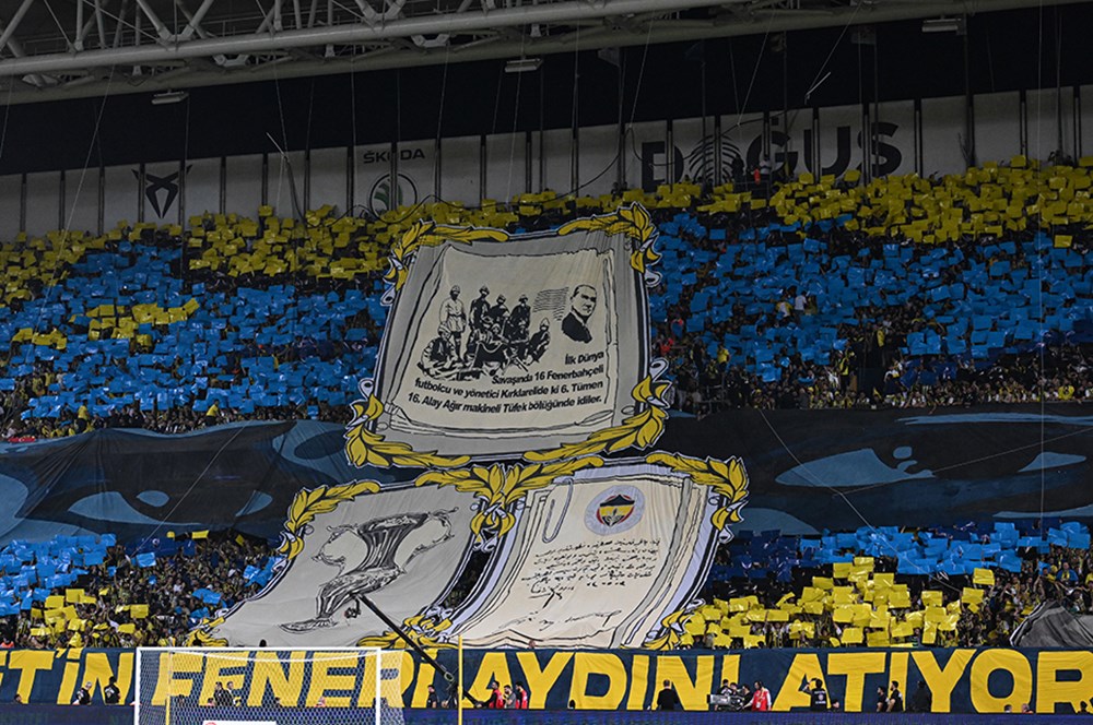 Fenerbahçe taraftarından Cumhuriyet'in 100. yılı için koreografi  - 2. Foto