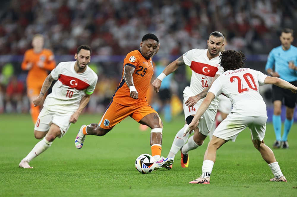 "Men kicking in the head" | What did sports writers say about the Netherlands vs. Turkiye match? - Photo 6