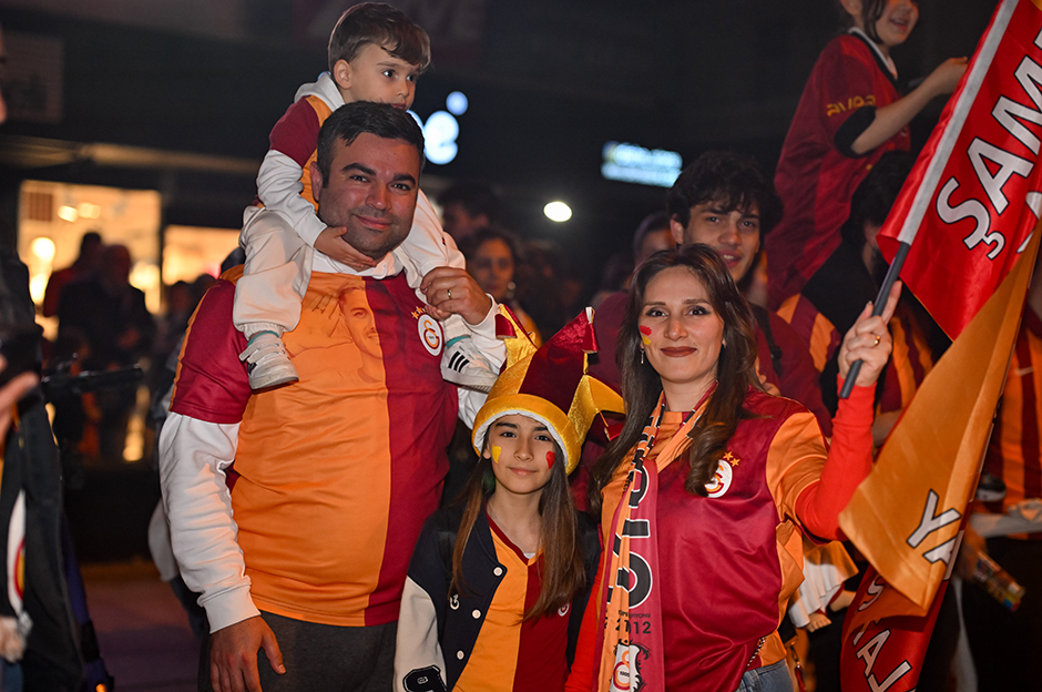 Galatasaraylı taraftarlardan unutulmaz şampiyonluk fotoğrafları!