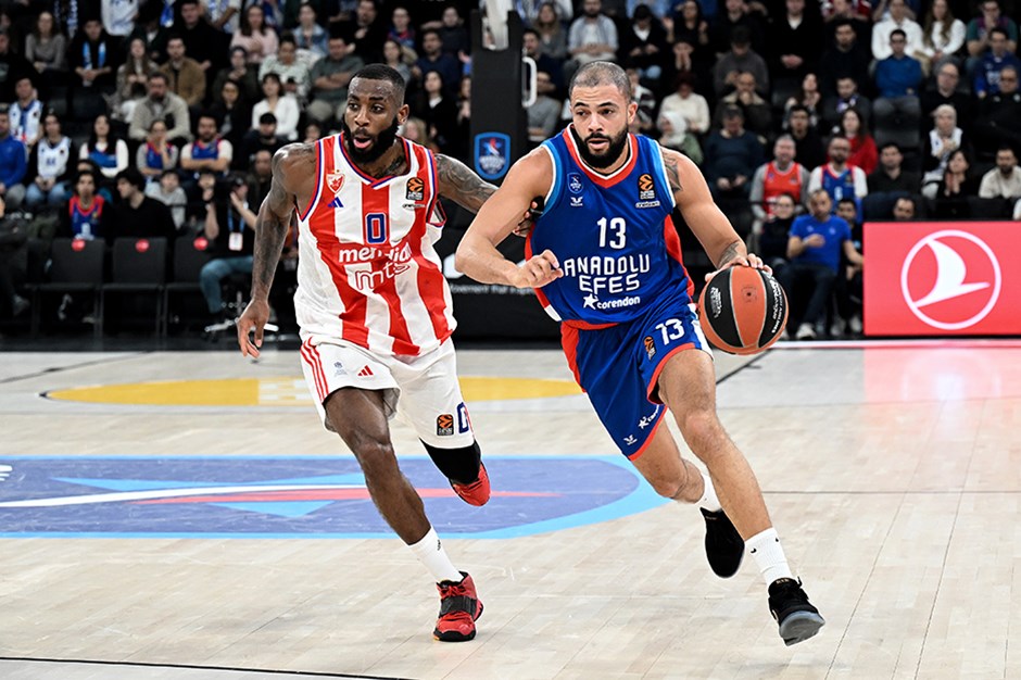 Anadolu Efes sahasında Kızılyıldız'ı devirdi