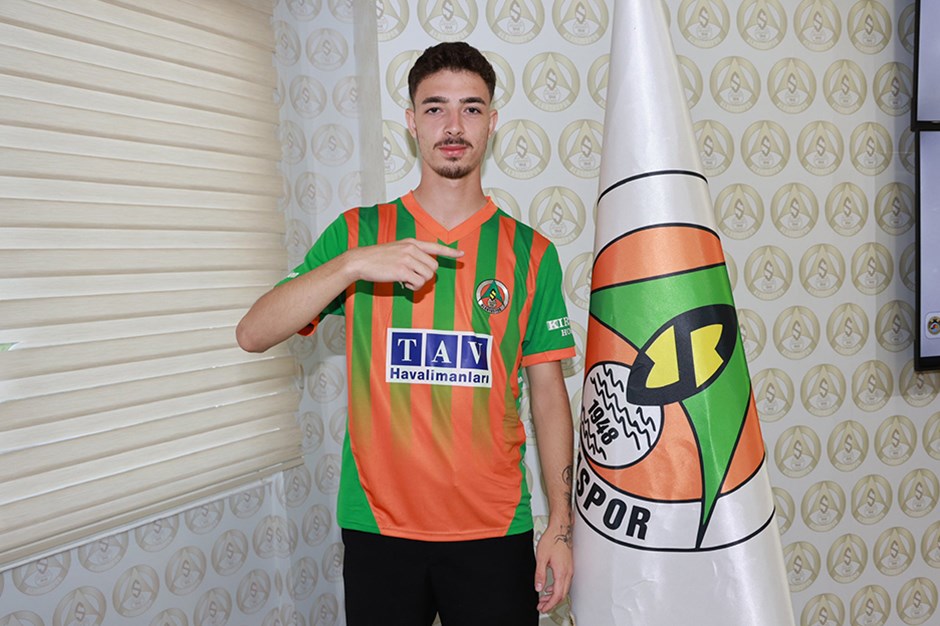 Alanyaspor'a 17'lik forvet