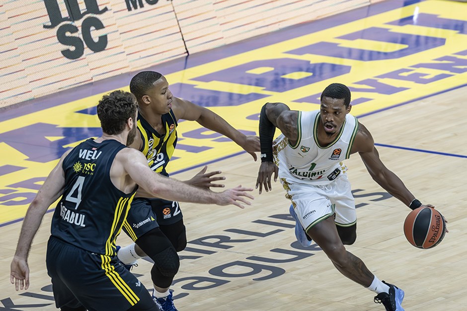 Fenerbahçe Beko son çeyrekte Zalgiris Kaunas'ı mağlup etti