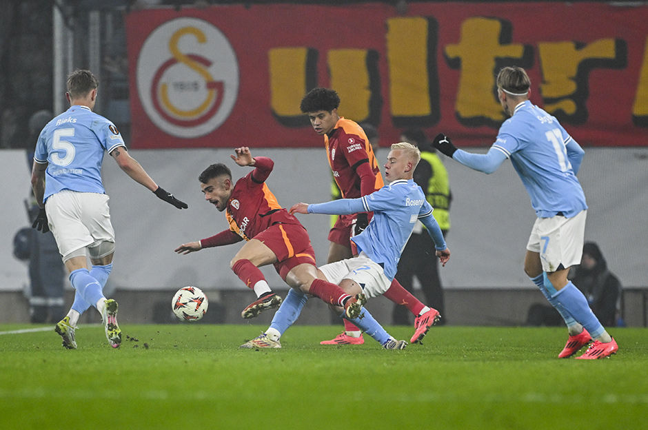 Nihat Kahveci faturayı Galatasaraylı futbolcuya kesti: "En kötü performansıydı"  - 1. Foto