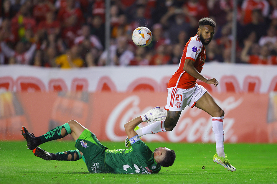 Globo'nun haberine göre; siyah beyazlılar, Wesley için 7 milyon Euro'luk bir öneride bulundu ancak Brezilya kulübü bu teklifi geri çevirdi.