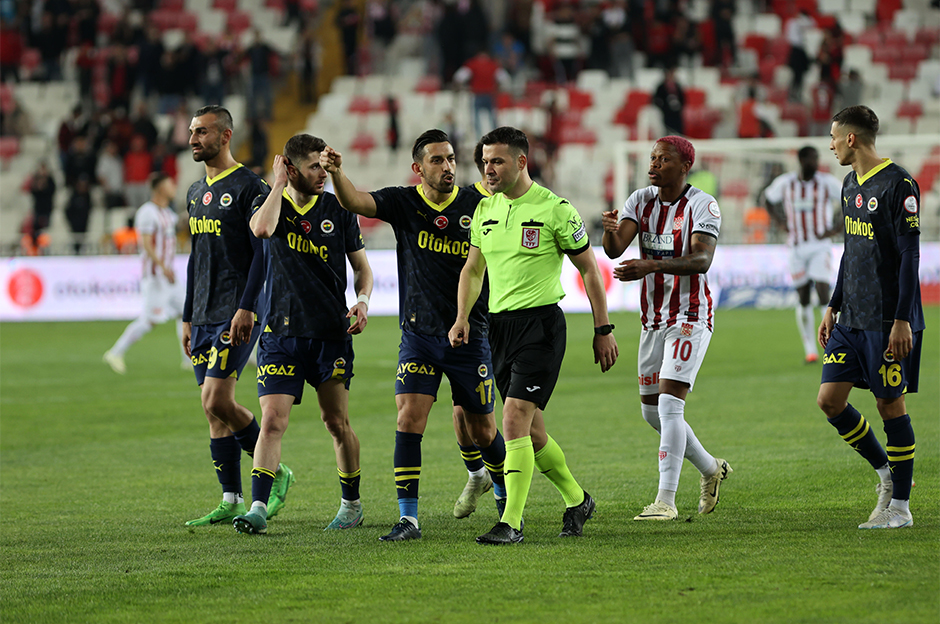Trio ekibinden Fenerbahçe-Sivasspor maçındaki penaltı için net yorum  - 6. Foto