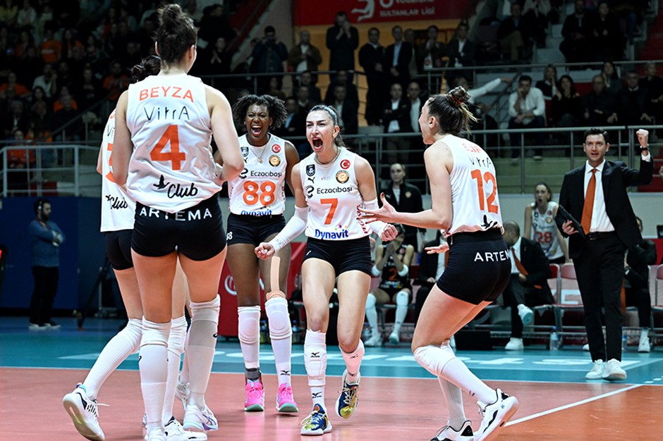 Eczacıbaşı yarı finalde veda etti: Türkiye voleybolda 2021'den sonra ilki yaşadı