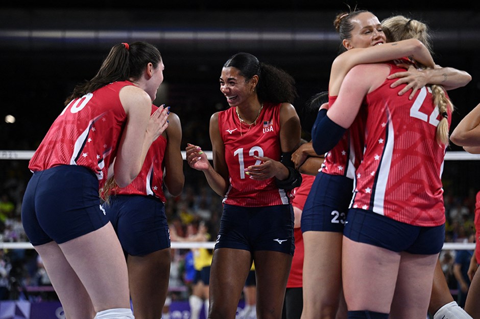 Brezilya'yı yenen ABD Kadın Voleybol Takımı, olimpiyatlarda finale yükseldi