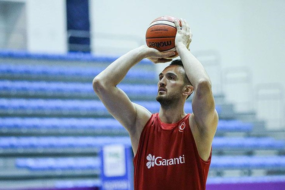 Milli oyuncu Semih Erden, basketbolu bıraktığını açıkladı