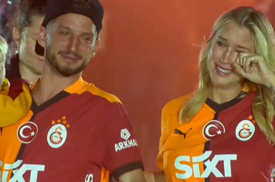 Şampiyonluk kutlamalarında gözyaşlarını tutamadı