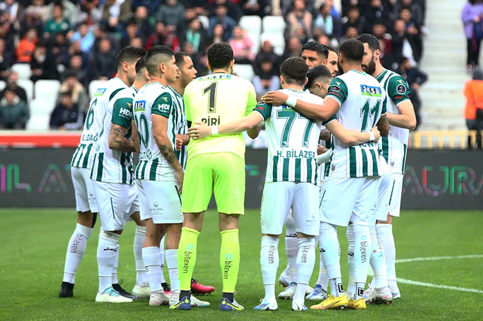 Süper Lig | Giresunspor kalecisi ilk yarıda 4 gol yedi ve ıslıklandı; ikinci yarıya çıkmadı