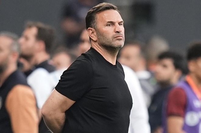 Okan Buruk "takım içinde sorun yaratırlar" deyip 2 ismin biletini kesti - 4. Foto