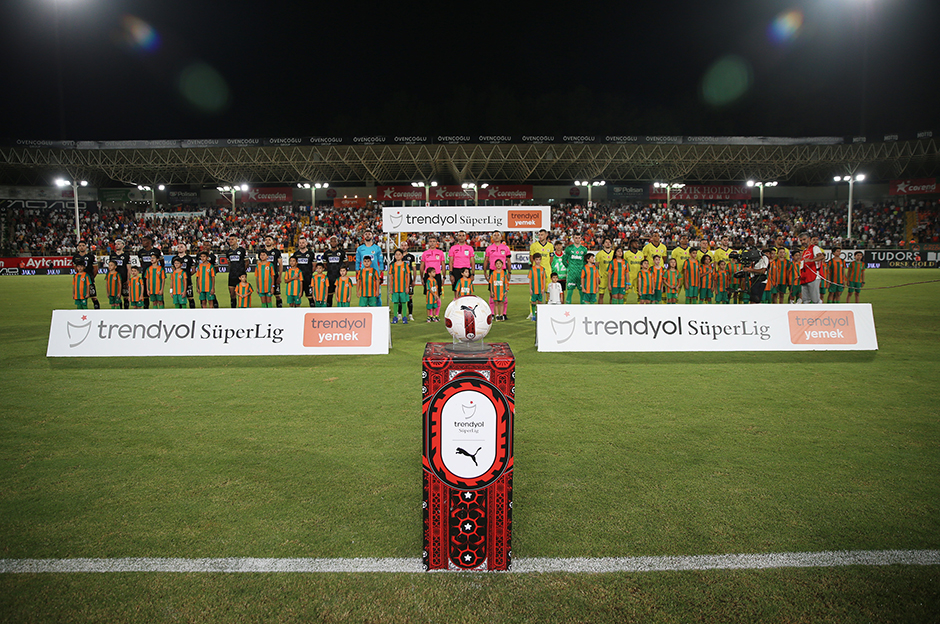 Süper Lig'de milli takımlara en çok futbolcu gönderen kulüpler: Zirvede hangi takım var?  - 10. Foto