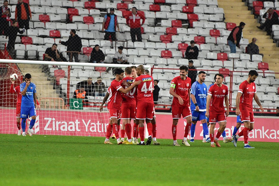 Antalyaspor 5. tura farklı galibiyetle yükseldi