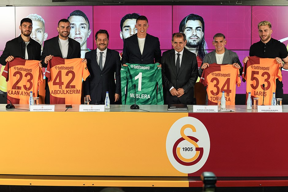 Galatasaray 5 futbolcusuyla sözleşme yeniledi