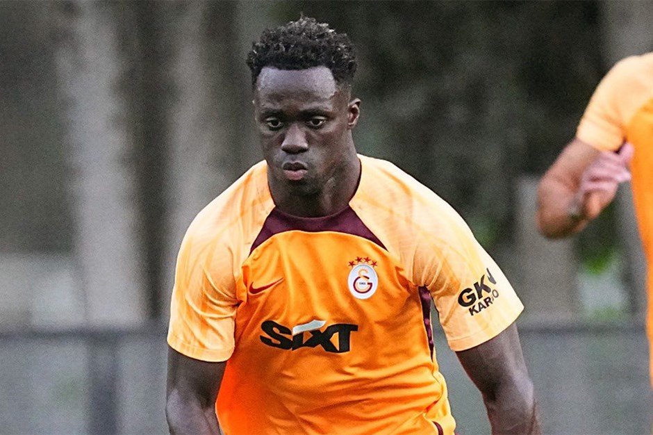 Galatasaray'ın yeni transferi Davinson Sanchez ilk idmanına çıktı