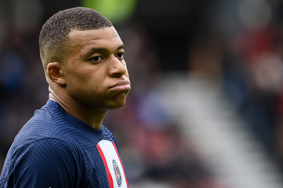 Mbappe, PSG ile sözleşme krizi yaşıyor Mbappe, PSG ile sözleşme krizi yaşıyor