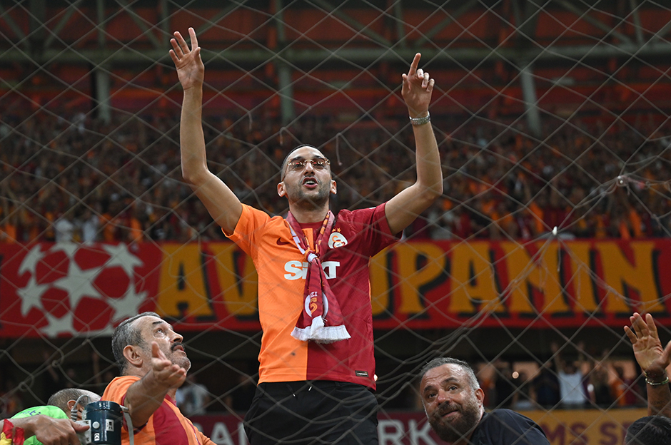 Ziyech'in tribün şovu Avrupa'da ses getirdi; "Orkestra şefi"  - 11. Foto