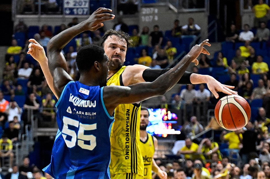 Fenerbahçe Beko'ya Sertaç Şanlı'dan kötü haber