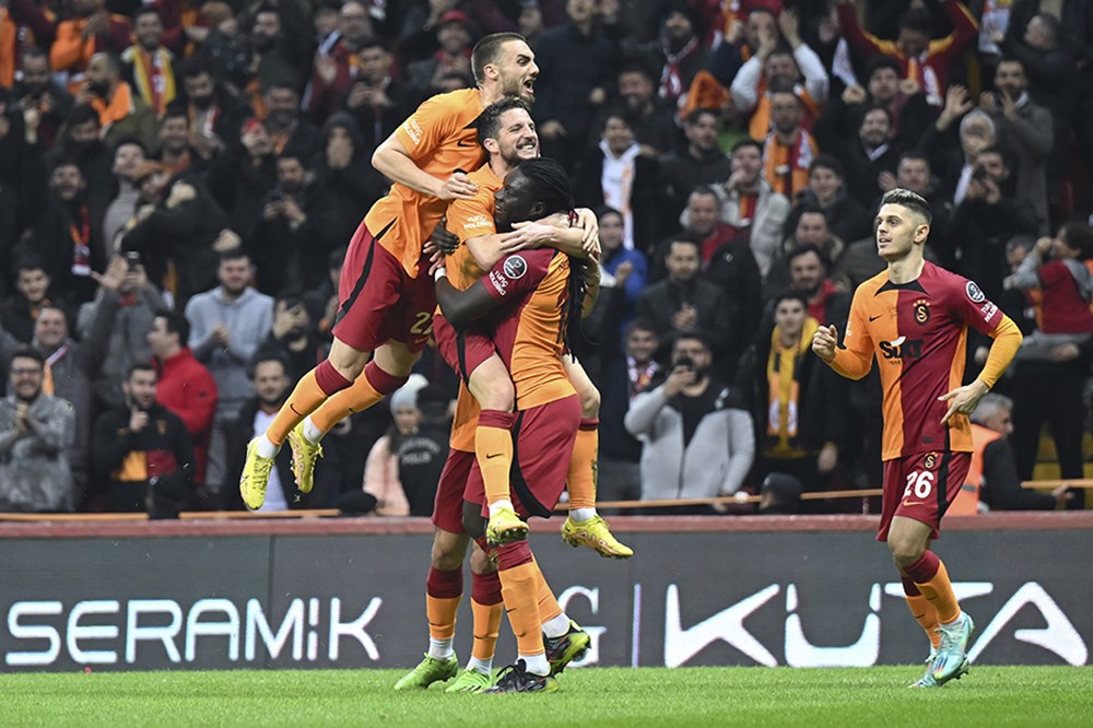 "Kornerden önce faul vardı" Galatasaray için ne yazdılar?  - 1. Foto