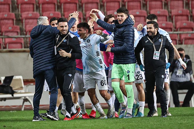 Adana Demirspor Başkanı Durak: "Fenerbahçe maçında hedefimiz 3 puan, 1 puan da istemiyoruz" - 8. Foto