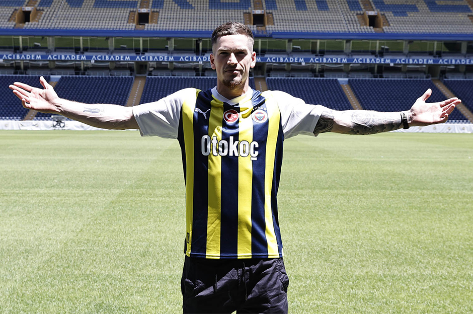 27 yaşındaki İngiliz kanat oyuncusunun Fenerbahçe ile 3 yıl daha sözleşmesi bulunuyor.