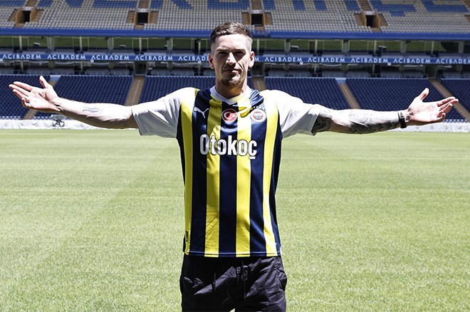 Ryan Kent çatlağı: Taraftarlar ikiye bölündü  - 5. Foto