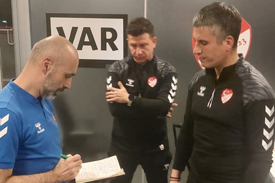 VAR odasına sıkı takip: MHK eş zamanlı olarak izledi  - 4. Foto