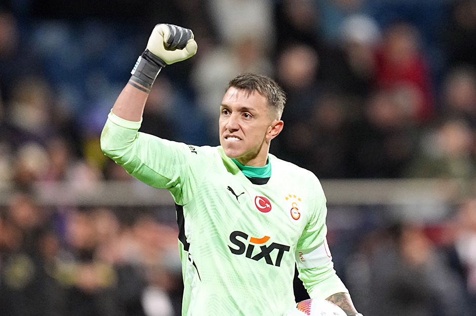 Galatasaray'a 1.99'luk kaleci: Pazarlıklar başladı  - 1. Foto