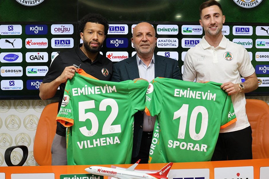 Alanyaspor 5 futbolcuya imza attırdı