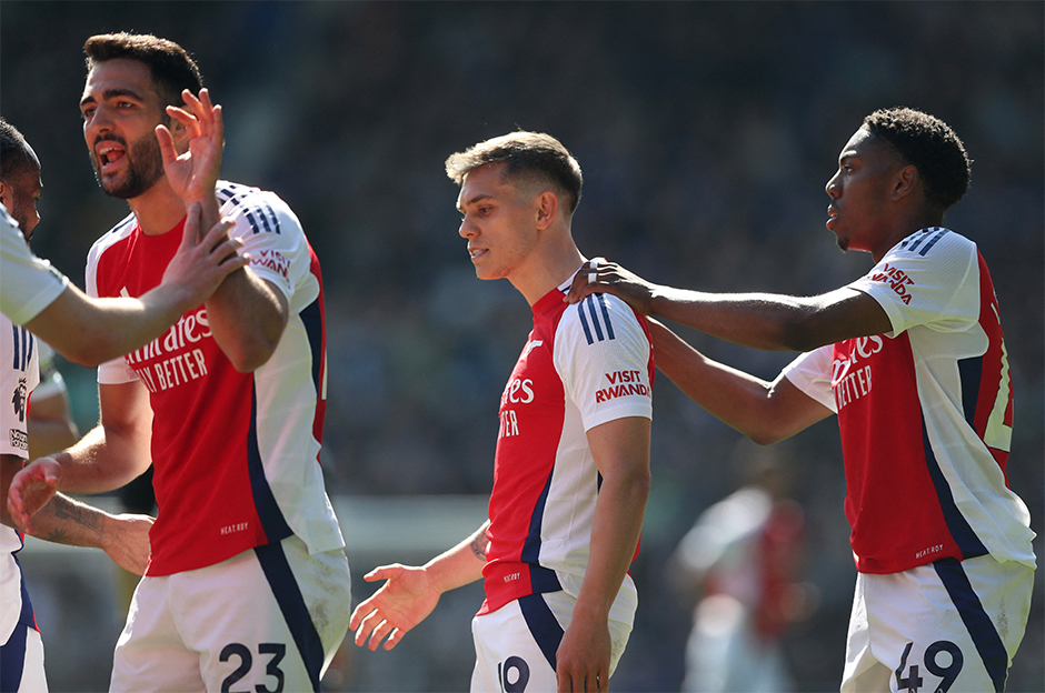 Premier Lig'de ilginç anlar: Hakem maçı erken bitirdi, ortalık karıştı  - 2. Foto