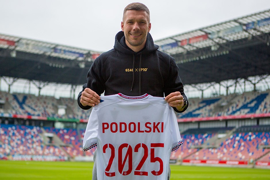 37 yaşındaki Lukas Podolski 2 yıllık imzayı attı
