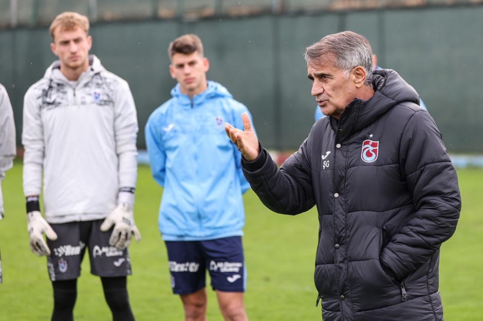 Şenol Güneş'te U19 takımına ziyaret