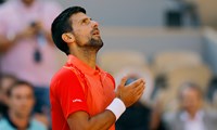 Raketini kıran Djokovic'e ceza