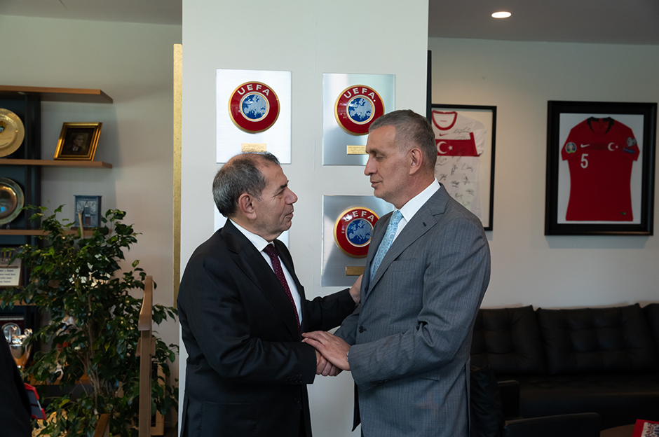 Galatasaray Kulübü Başkanı Dursun Özbek, Türkiye Futbol Federasyonu (TFF) Başkanı İbrahim Hacıosmanoğlu'na ziyarette bulundu.