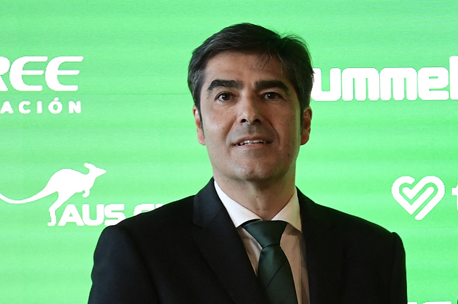 Konferans Ligi finali sonrası yapılan paylaşım İspanya'yı karıştırdı: Başkanın cevabı manşetlerde  - 6. Foto
