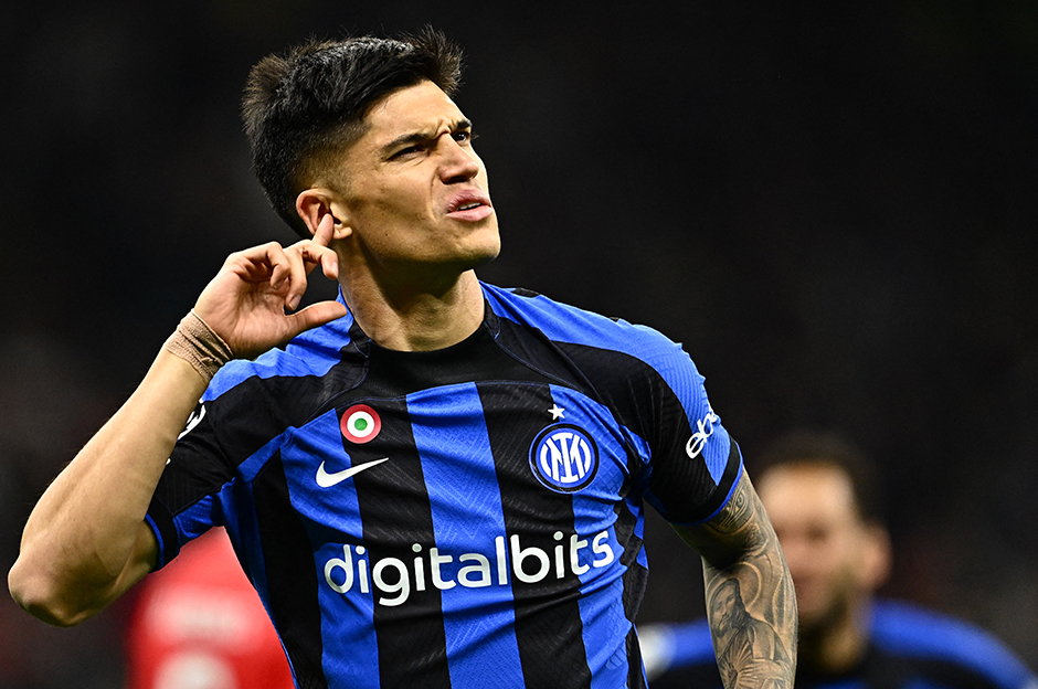 Haberde Fenerbahçe ve Galatasaray'ın Joaquin Correa için pazarlık masasında olduğu ve 10 milyon dolarlık rakamı düşürmeye çalıştığı kaydedildi.