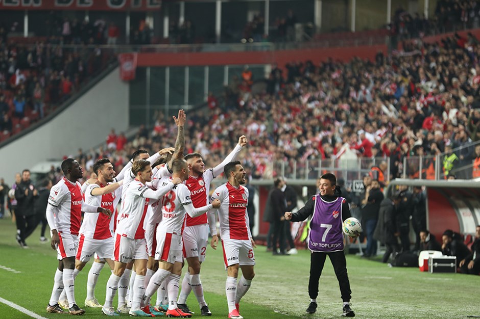 Yenilmezlik serisi 20 maç: Samsunspor'dan 4 gollü galibiyet