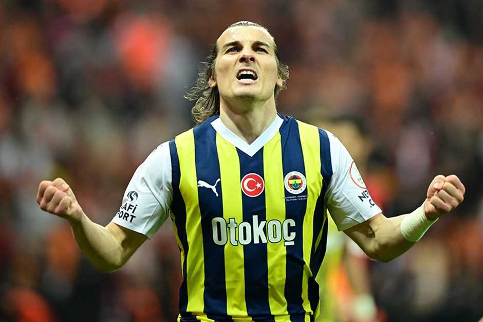 Fenerbahçe derbide Galatasaray'ı devirdi, şampiyonluk son haftaya kaldı