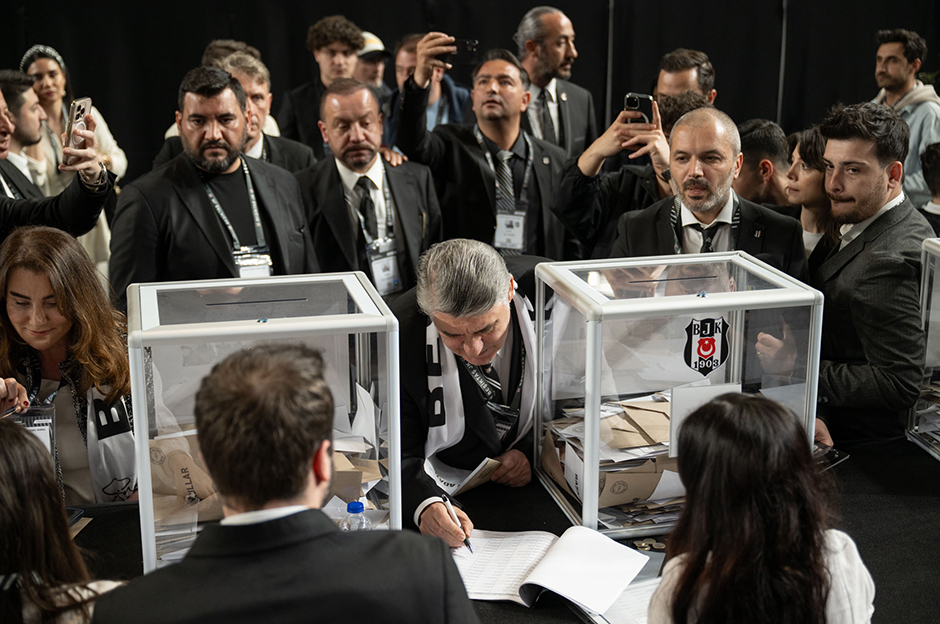 Beşiktaş'ta Serdal Adalı yeniden başkanlığa seçildi  - 5. Foto