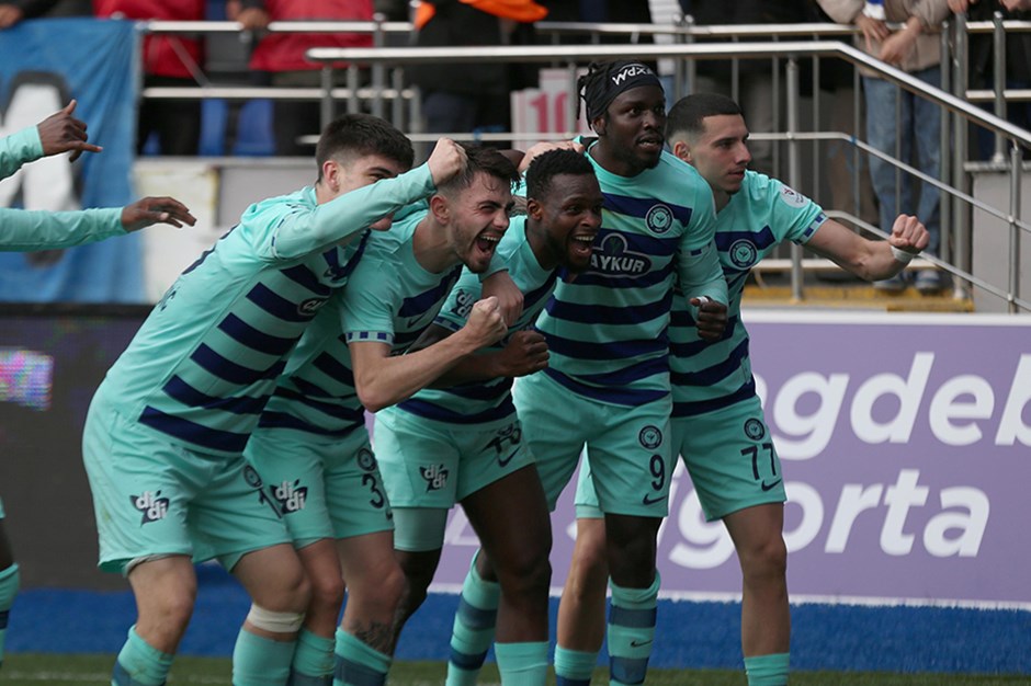 Rizespor'dan kritik galibiyet: Goller ikinci yarıda geldi, Olawoyin yıldızlaştı