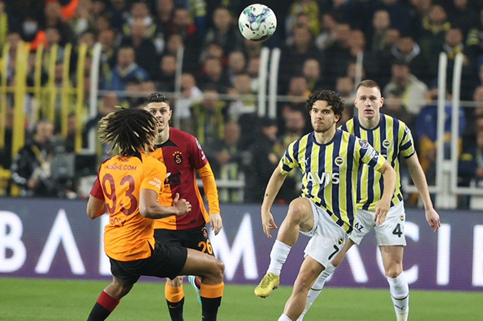 Galatasaray-Fenerbahçe derbilerinin kart raporu