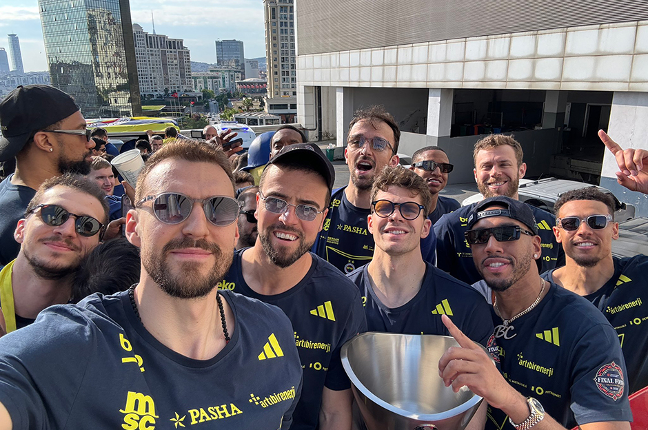 Fenerbahçe Beko, EuroLeague şampiyonluğunu kutladı  - 11. Foto