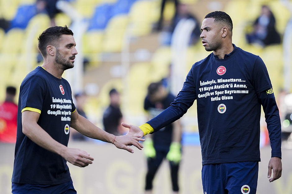 İlk 11 sayılırken olanlar oldu: Fenerbahçe'de Ali Koç, yönetim ve futbolculara büyük tepki  - 1. Foto