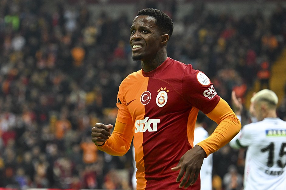 Wilfried Zaha'dan derbi oynanırken paylaşım