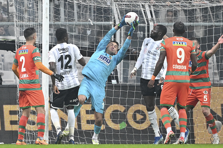 "Bu enkazı toparlamak hiç kolay olmayacak" | Spor yazarları Beşiktaş için ne dedi?  - 3. Foto