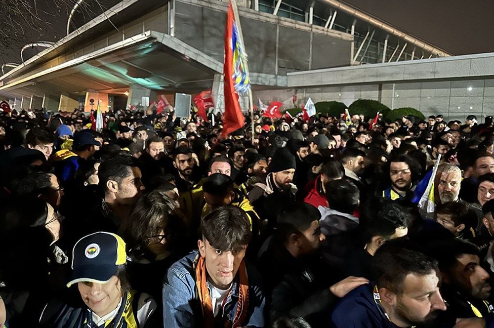 Galatasaray Ve Fenerbahçe'ye Taraftarlardan Coşkulu Karşılama- Son Dakika Spor Haberleri | NTVSpor