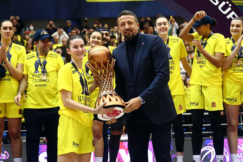  Hidayet Türkoğlu'ndan kadın basketboluna övgü
