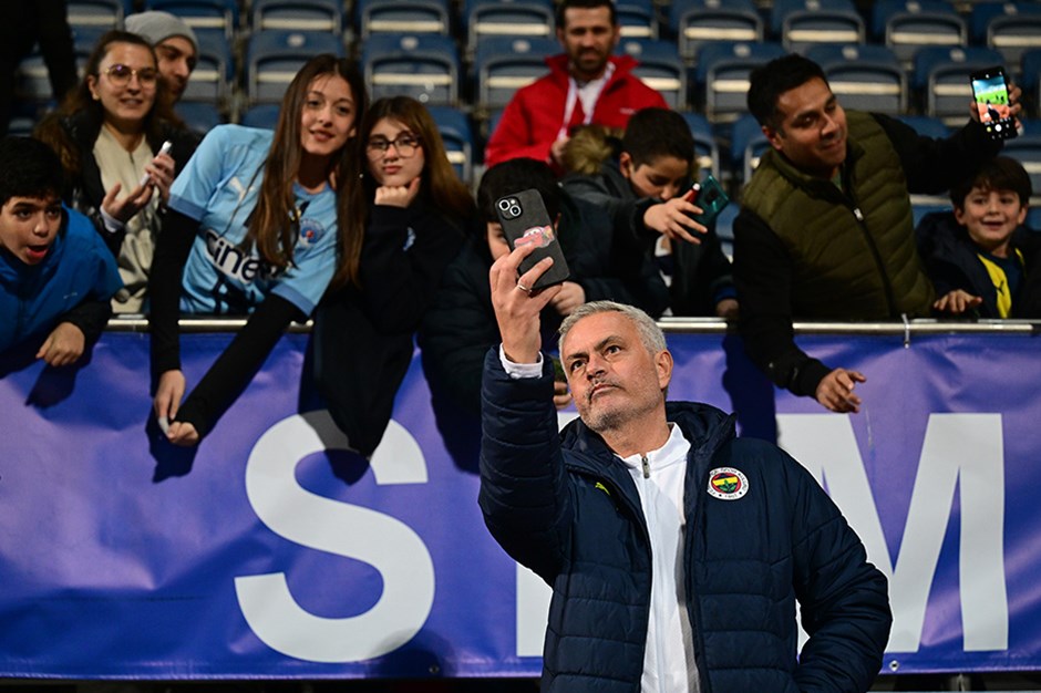 Jose Mourinho'dan Kasımpaşa taraftarına jest