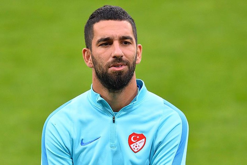 Arda Turan, depremzedeler için sahaya çıkıyor